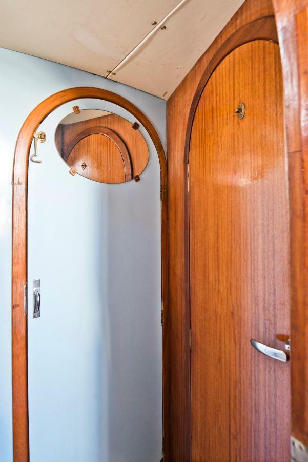 Botel Bmyguest-evamia River Boat